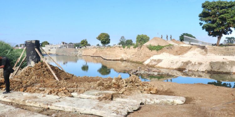 Autoridades construyen puente sobre río Masacre para facilitar patrullaje militar