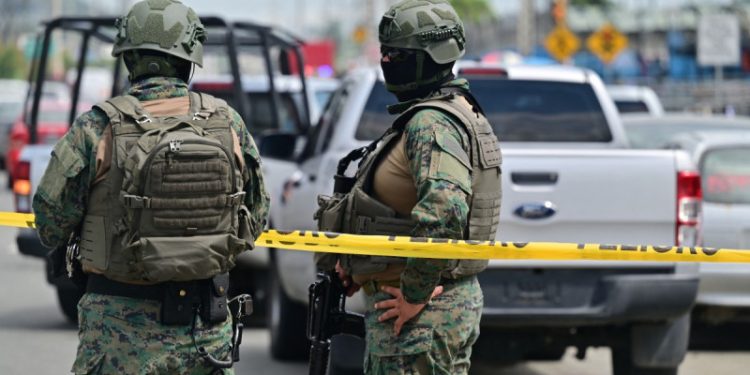 Asesinan a tiros a coronel que enfrentaba a narcos cerca de penitenciaría