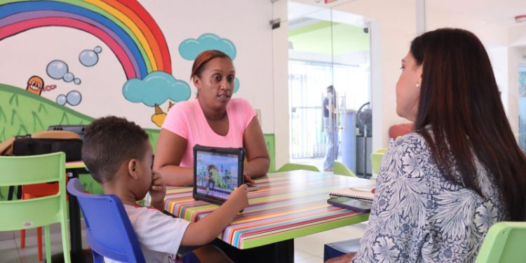 La difícil ruta de los niños con cáncer: Desde motoconchos a guaguas voladoras