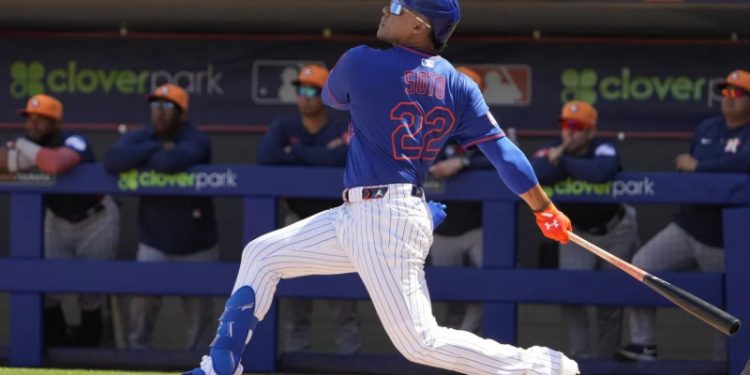 Juan Soto pega jonrón de 426 pies en su primer turno al bate con los Mets de Nueva York