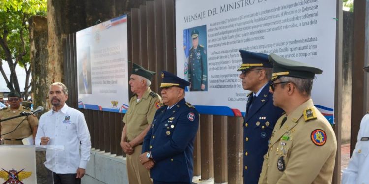 Parque Independencia cubre su verja con la historia patria