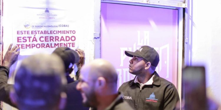 Interior y Policía cierra dos negocios y notifica 11 en el DN