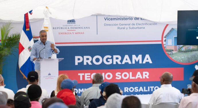 Energía y Minas lleva electricidad a más de 850 comunitarios de El Rosalito, en Ocoa