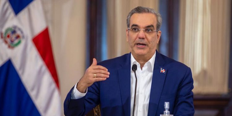 Presidente Abinader acudirá a discusión de aumento salarial