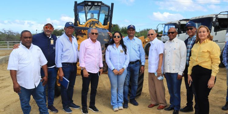 Inician reparación de Caminos en Montecristi