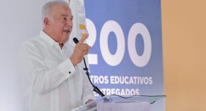 Inauguración de escuela en San Cristóbal es encabezada por el Ministro Andrés Bautista