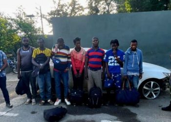 Ejército retiene dos vehículos dejados abandonados con haitianos indocumentados en Valverde