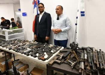 Interior y Policía recibe 94 armas de fuego entregadas por Fiscalía de SDO