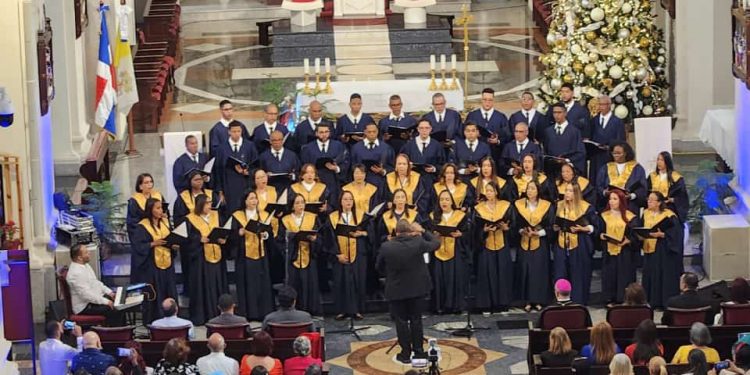 El Coro Arquidiocesano de Santiago celebra 35 años de historia, fe y excelencia musical.
