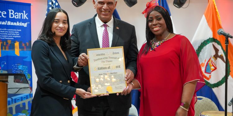 Cónsul en New York Jesús Vásquez Martínez es reconocido por su trayectoria en conmemoración del Mes de la Herencia Dominicana