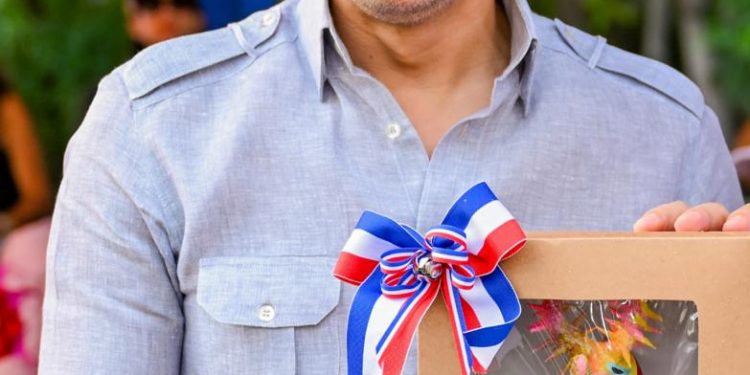 Ministro de Cultura resalta orden y seguridad en Carnaval de Santiago