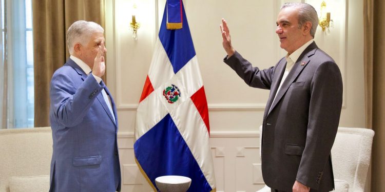 Presidente Abinader juramenta como nuevos ministros de Obras Públicas y de Educación a Eduardo Estrella y Luis Miguel De Camps