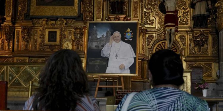 El papa Francisco cumple 15 días hospitalizado