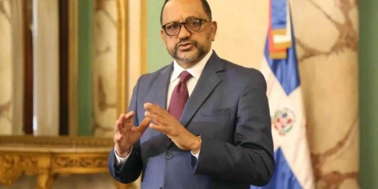 Antoliano Peralta aclara que el término "zar", en designación de Cabrera Ulloa, es "simbólica"