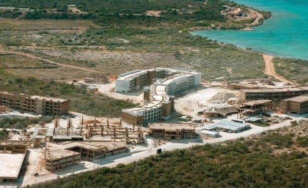 Con un puerto y hoteles en desarrollo, Pedernales aguarda vías de acceso para su despegue turístico