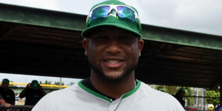 Estrellas contratan a Manny García como asistente especial de operaciones