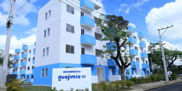 Abinader avanza mejoras para la comunidad: avenida Ecológica, viviendas y títulos de propiedad