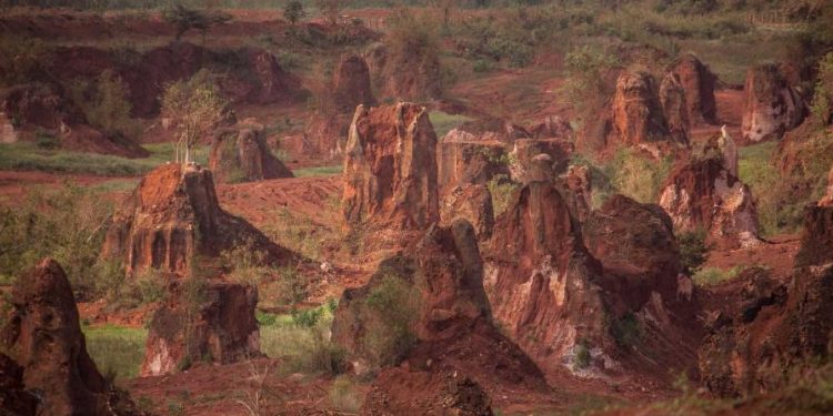 De la bauxita a las tierras raras: La nueva apuesta minera en Pedernales