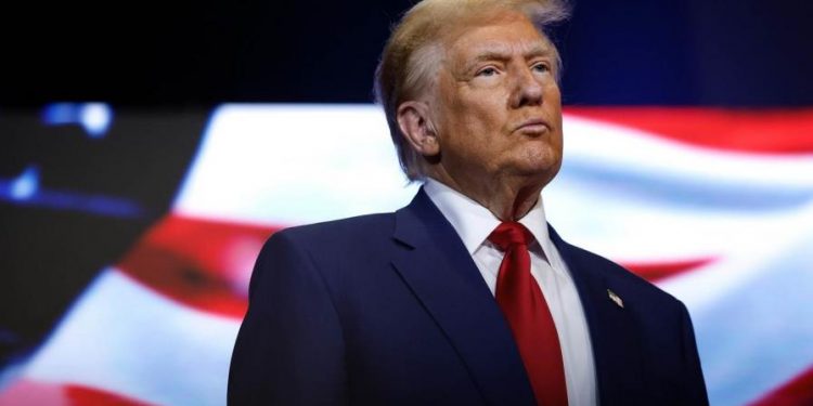 México acepta reforzar la lucha contra el fentanilo; Donald Trump pone en pausa sus aranceles