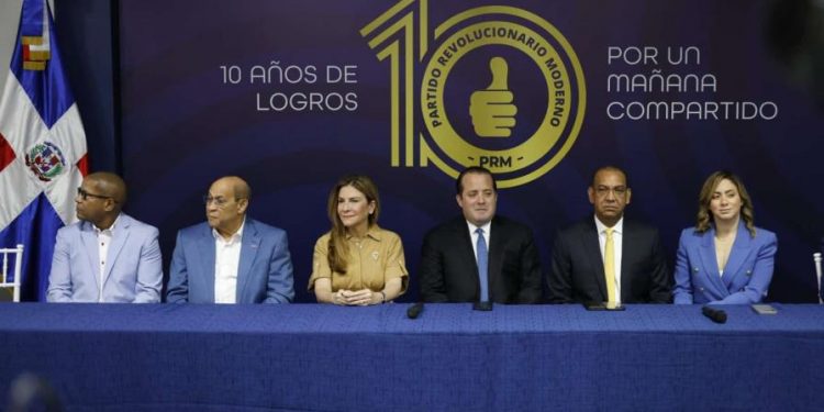 El PRM arriba a su primera década saturado del poder, pero cauteloso para usarlo