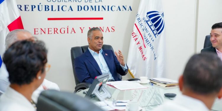 Gobierno estudia proyectos para robustecer la matriz energética de RD