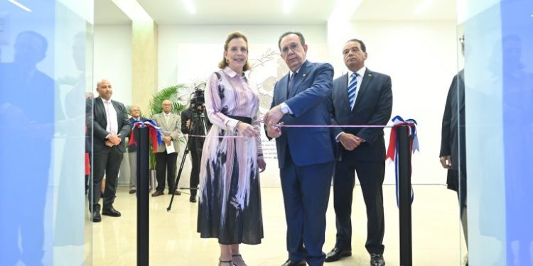 BCRD da apertura a exposición “tercer milenio del cristianismo” en su Museo Numismático y Filatélico