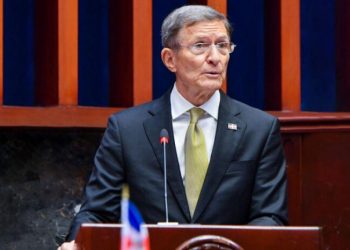 Canciller dominicano pide mayor apoyo internacional para Haití ante el presidente de la OEA