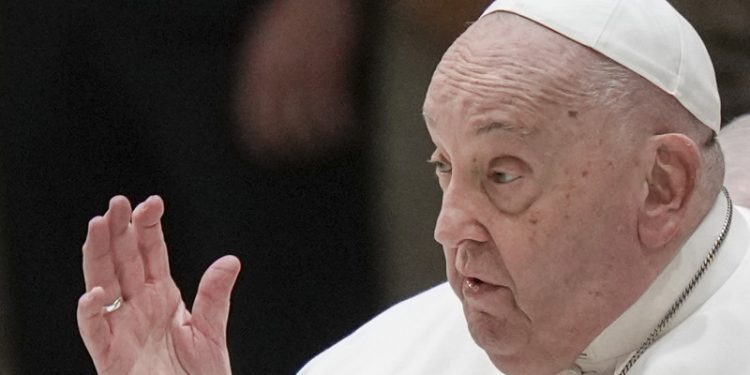El papa sigue tratamiento sin ventilación mecánica, tras las insuficiencias respiratorias