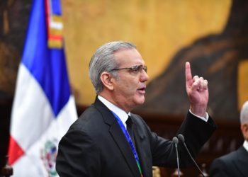 Abinader sobre ataques de la oposición: “Me gustaría que además de criticar, hagan propuestas”