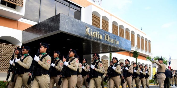 Rompiendo esquemas, 14,888 féminas forman parte de las Fuerzas Armadas
