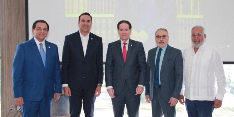 Unión Médica reconoce a José Luis Corripio Estrada por sus aportes al arte, la cultura y el desarrollo del país