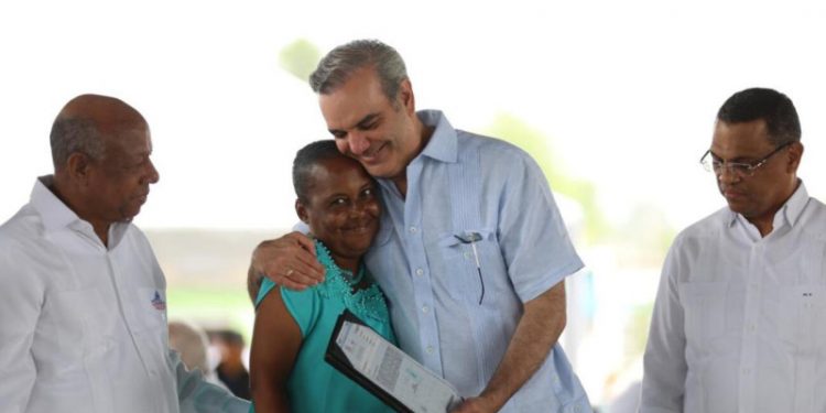 Abinader ha entregado 117,000 títulos de propiedad durante su gestión