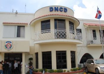 Incautan lancha con 548 paquetes de drogas en Pedernales