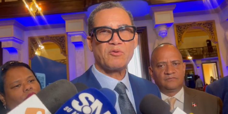 Ministro de Trabajo destaca falta de inspectores para programa 80/20