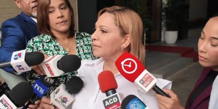 Diputada Soraya Suárez respalda el «sueño» presidencial de Raquel Peña