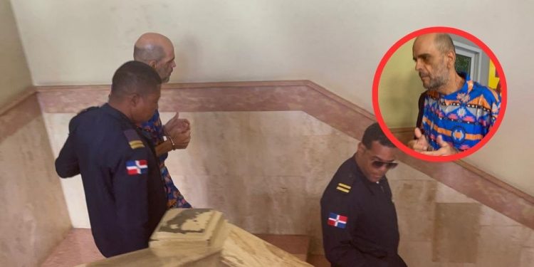 Aplazan medida de coerción contra hombre acusado de estrangular a su madre en Santiago