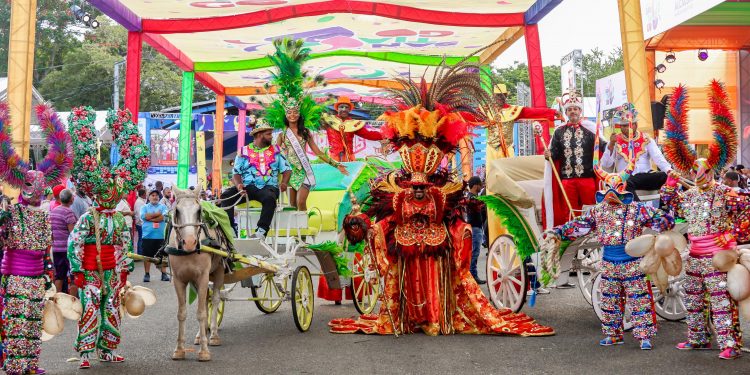 Carnaval de Santiago cierra con éxito rotundo su versión 2025