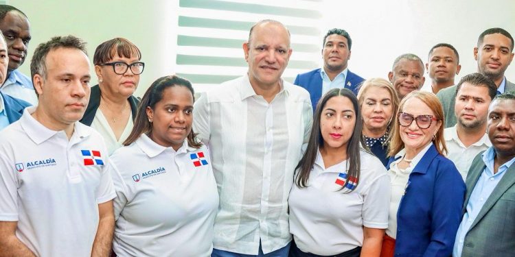 Alcaldía de Santiago otorga becas a tres dirigentes deportivos para el Programa Internacional de Gestión Deportiva