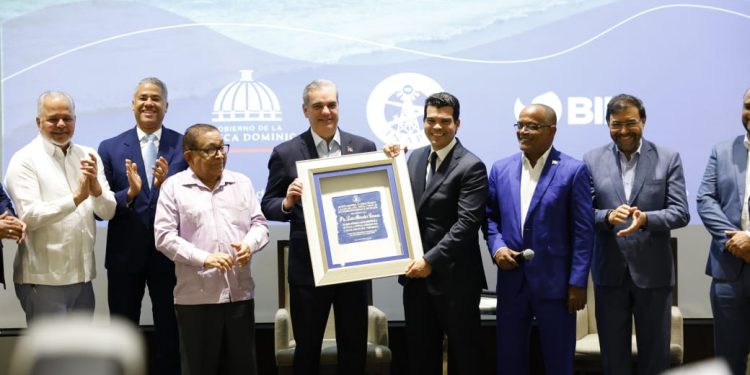 Presidente Luis Abinader reconoce la gestión de Wellington Arnaud al frente de INAPA