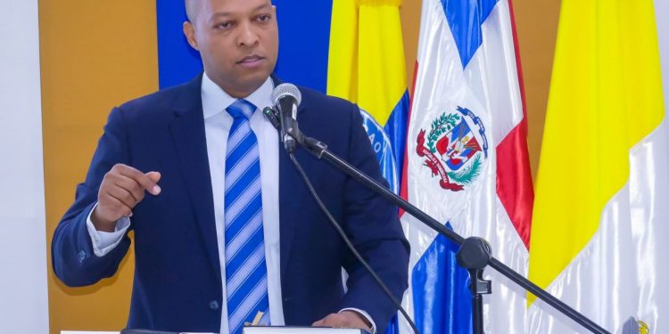 Raymond Familia pone en circulación nuevo libro de prevención de lavado de activos en el Siglo XXI: analizando el impacto de las tecnologías emergentes, en La Vega