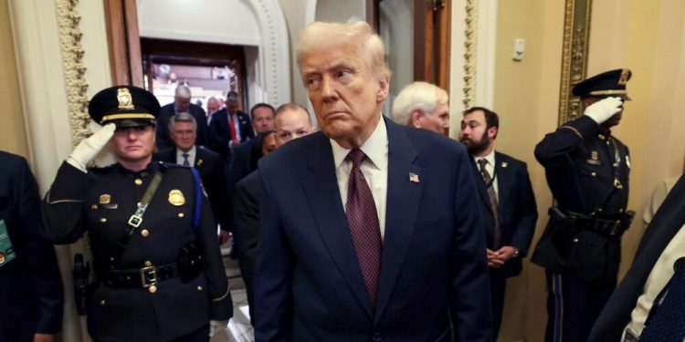 Trump evita comparecer ante la prensa mientras los mercados registran fuertes caídas