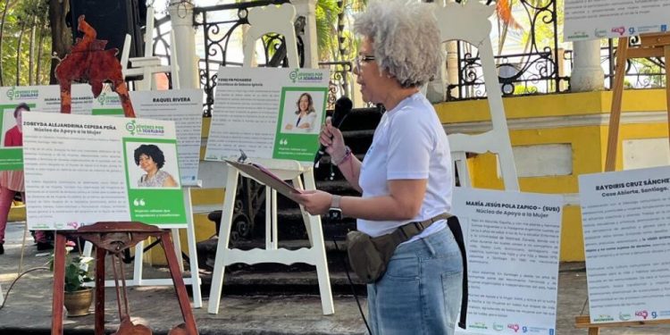 En Santiago reconocen a 11 mujeres por el liderazgo social por el Día internacional de la Mujer