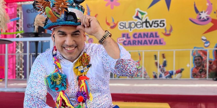 Jean Carlos Sánchez 20 años de trabajo consolidado como el animador más completo del Carnaval de Santiago