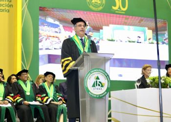 Presidente Abinader recibe el título Doctor Honoris Causa de UTESA por su notable liderazgo y aportes a la nación dominicana