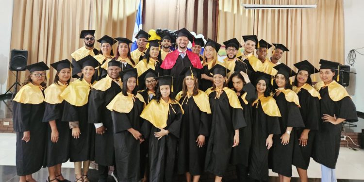 Escuela Bene Dicere celebra su 15ª graduación con 30 nuevos profesionales en oratoria y manejo del miedo escénico