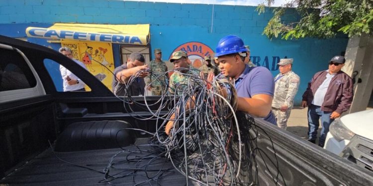 EDENORTE desmantela 15 usuarios irregulares en el Mercado Municipal de Santiago