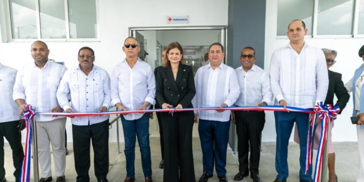 Raquel Peña entrega renovada Emergencia del Jacinto Mañón, beneficiando a más de 80 mil personas