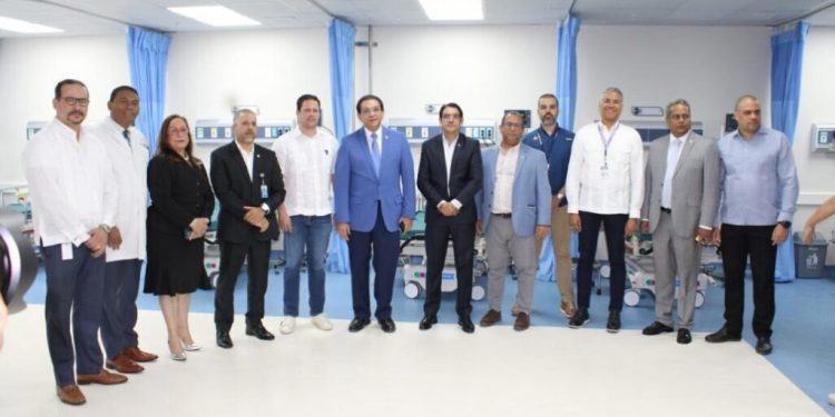 Entregan área de emergencia del Hospital Regional Universitario Cabral y Báez en Santiago