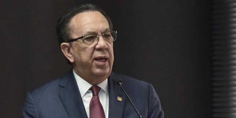 Valdez Albizu confirma la estabilidad de la economía dominicana