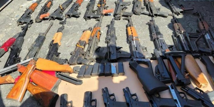 En los últimos cuatro años, las autoridades han decomisado cientos de armas y millones de municiones